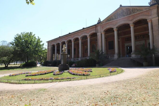 Baden-Baden Beneath: Exclusive Private Guided Walking Tour - Discovering Kurhaus and Casino