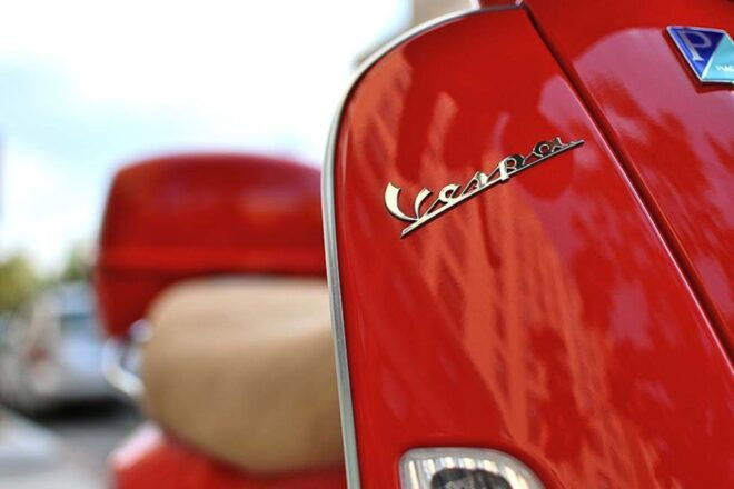 Badesse: Vespa & Chianti Tour in the Tuscan Hills - Language Options
