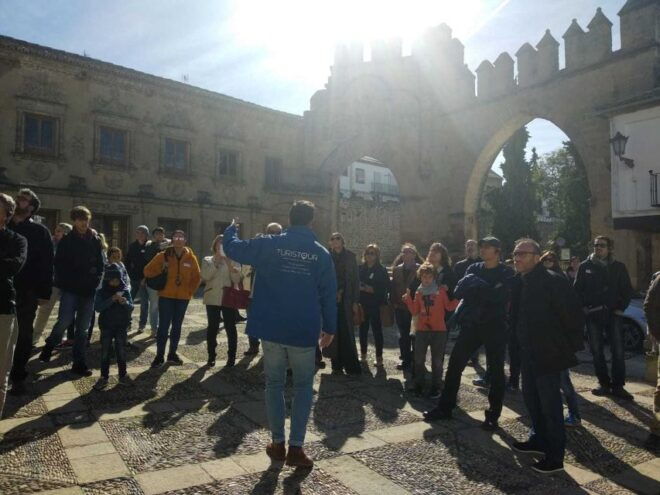 Baeza: 2.5-Hour Guided City Tour in English/French - Language Options