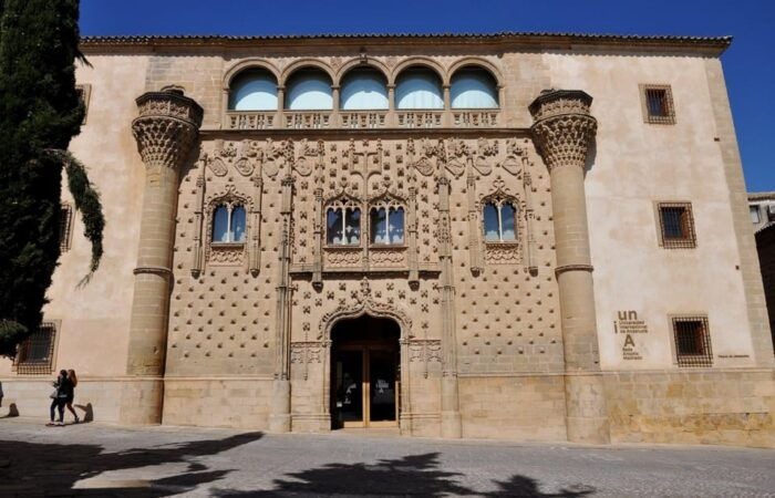 Baeza: Walking Tour of Notable Monuments - Discovering the Aliatares Tower