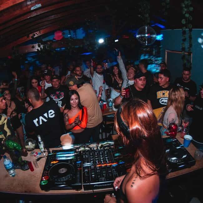 Bahamas: One night in Exclusive Rooftops and Secret Clubs - Good To Know