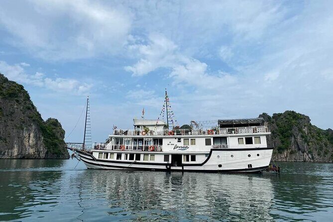 Bai Tu Long Bay 2 Days 1 Night With Renea Cruise - A Close Look at Bai Tu Long Bay & Renea Cruise