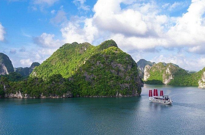 Bai Tu Long Premium Day Trip Cruise and Kayak with Island Views - Exploring Thien Canh Son Cave