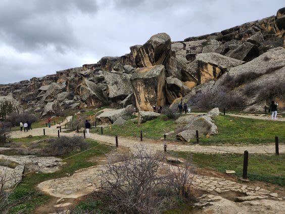 Baku Gobustan & Absheron Full-Day Historical Volcano Tour - Gobustan’s bubbling mud volcanoes