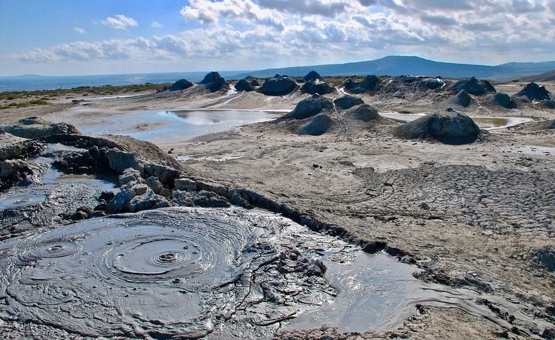 Baku Gobustan & Absheron Full-Day Historical Volcano Tour - A guide can make the stops make sense