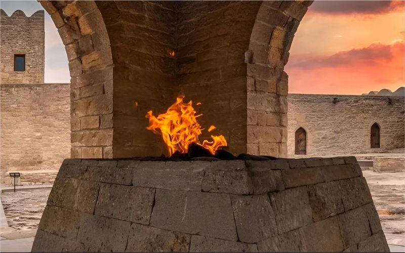 Baku UNESCO Gobustan & Mud Volcanoes Full-Day Tour - Lunch, admissions and the real price