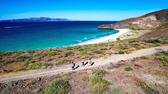 Balandra Adventure: Hike, Kayak, and Snorkel - Group Size and Languages