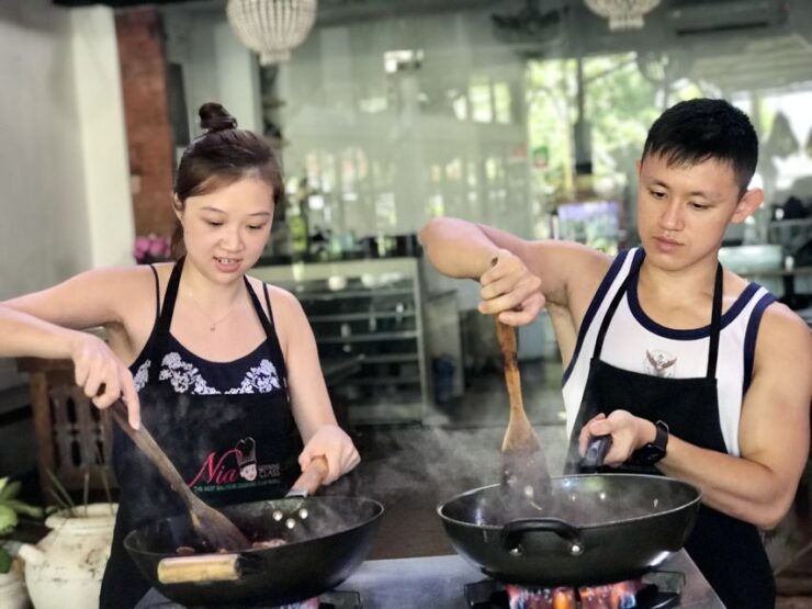 Bali: Balinese Cooking Class and Market Tour - Language and Guidance