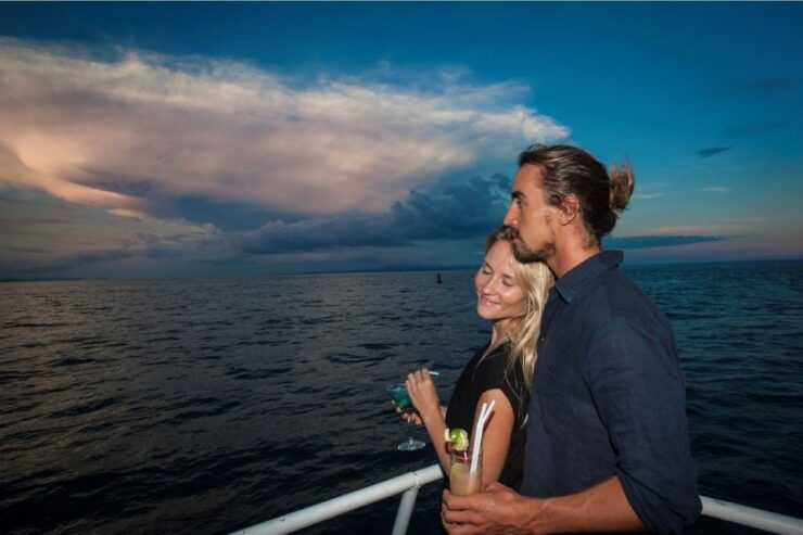 Bali Benoa: Sunset Buffet Cruise With Show and Live Music - Experience