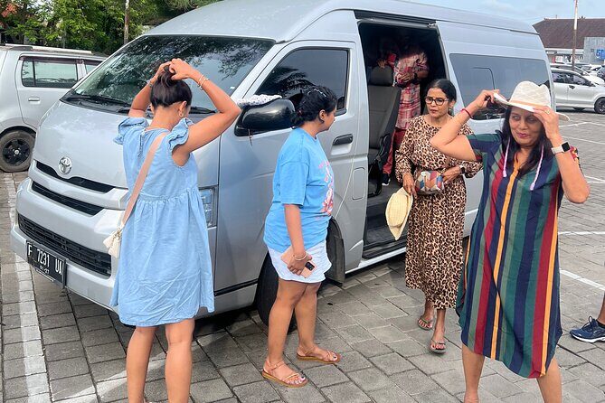 Bali big Van charter with English speaking Driver - Private group - Tirta Empul Temple