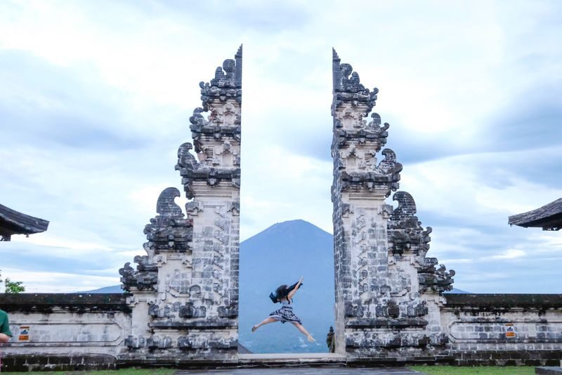 Bali Daily Photographer Service - Choose the backdrop before you choose the pose