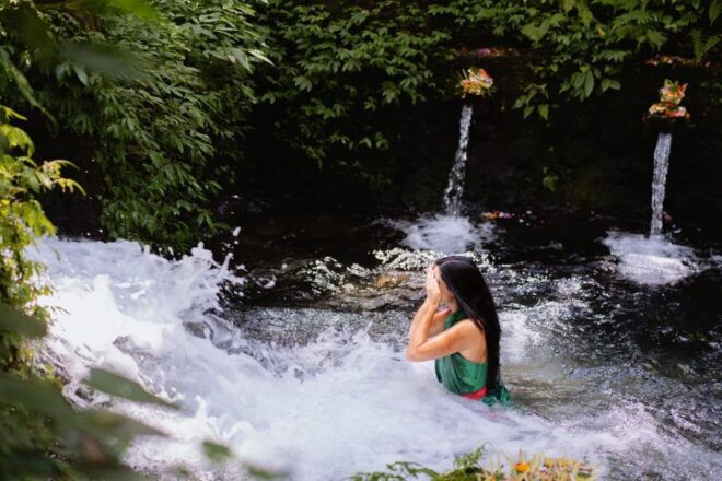 Bali Eat, Pray and Love Experience - Balinese Healer Palm Reading Consultation