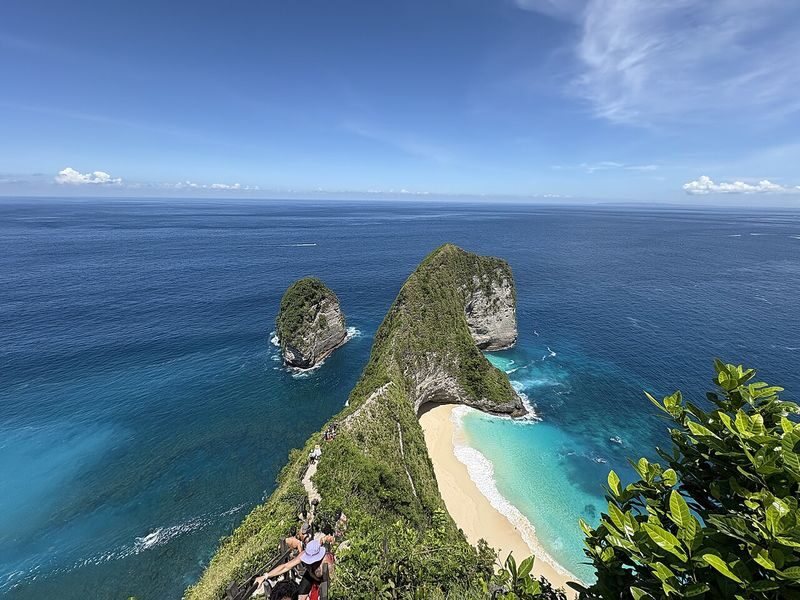 Bali: Full-Day Private Yacht - Snorkel Manta, Land Tour & Beach Club - Batu Bolong and Crystal Bay from the water