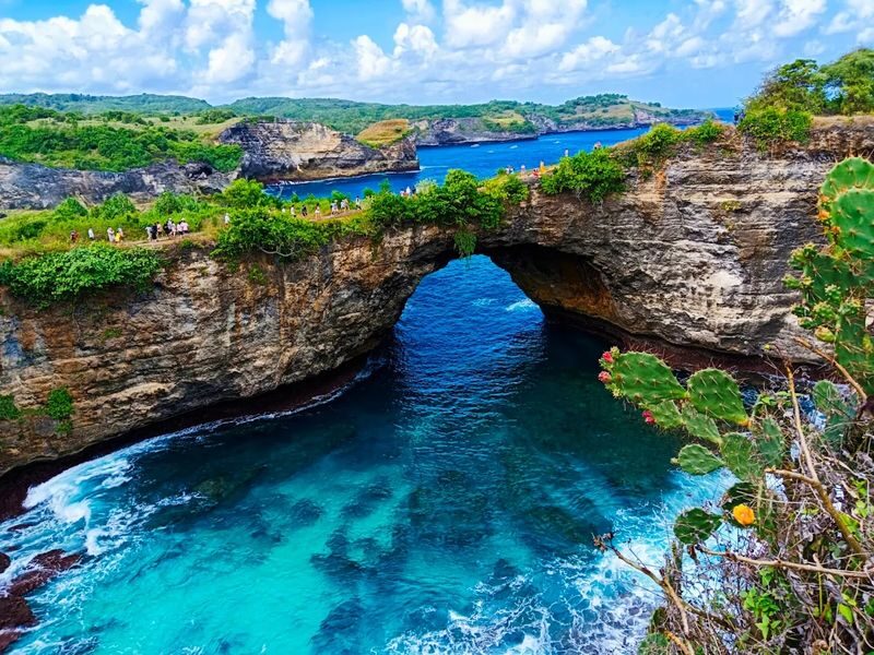 Bali: Full-Day Private Yacht - Snorkel Manta, Land Tour & Beach Club - Choosing a Nusa Penida coastal stop