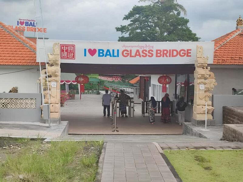 Bali: Glass Bridge Admission Ticket - Who Should Consider This Tour?
