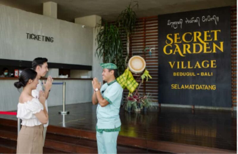 Bali: Handara Gate, Ulun Danu Beratan & Secret Garden Tour - The Sum Up