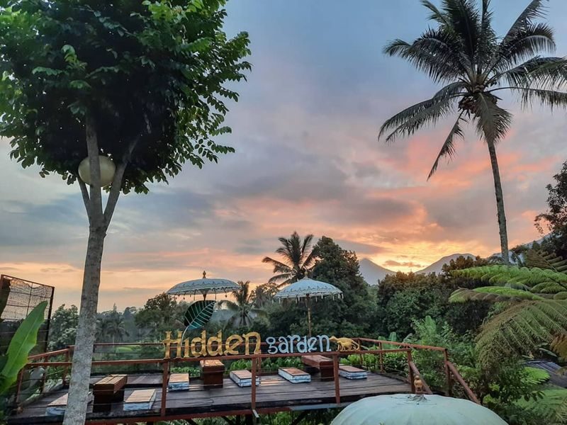 Bali Jatiluwih Terraces & Nuanu City Full-Day Cultural Tour - Tanah Lot is the day’s coastal counterpoint