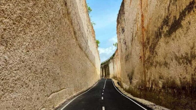 Bali: Jimbaran & Uluwatu Private Tour with Transfer Hotel - Good To Know