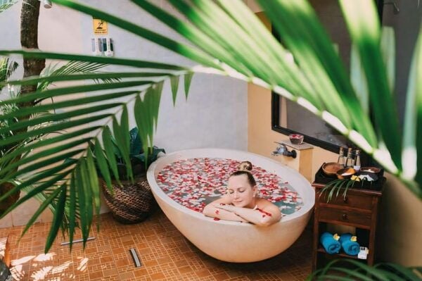 Bali: Kuta Balinese Spa, Body Scrub With Flower Bath - Local Attractions Nearby