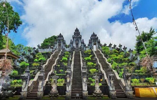 Bali: Lempuyang Temple, Tirta Gangga, and Virgin Beach Tour - Lempuyang Temple Experience