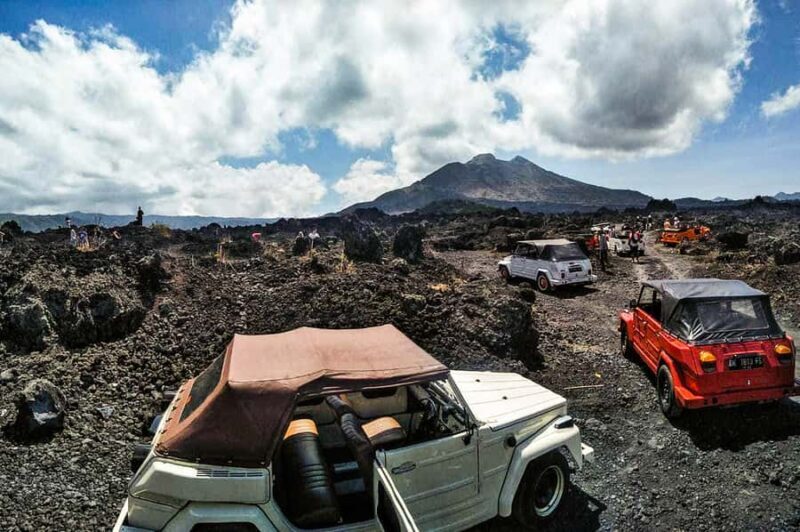 Bali/Mount Batur: Classic VW Volcano Safari & Hot Spring - Lunch with a View and Cultural Stops
