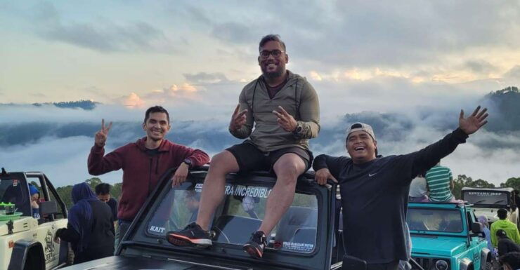 Bali :Mount Batur Jeep Sunrise With Photograper Breakfast - Tour Duration and Guides