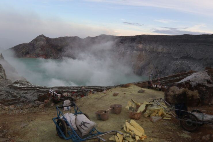 Bali: Mount Ijen Guided Night Walking Tour With Breakfast - Activity Description Breakdown