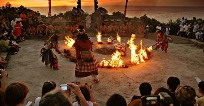 Bali: Nusa Dua Beach, Ulu Temple and Kecak Fire Dance - Jimbaran Seafood Dinner