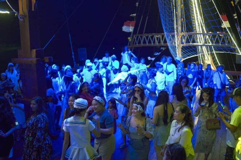 Bali: Phinisi Sunset Dinner Cruise with Entertainment - A Closer Look at the Phinisi Sunset Dinner Cruise