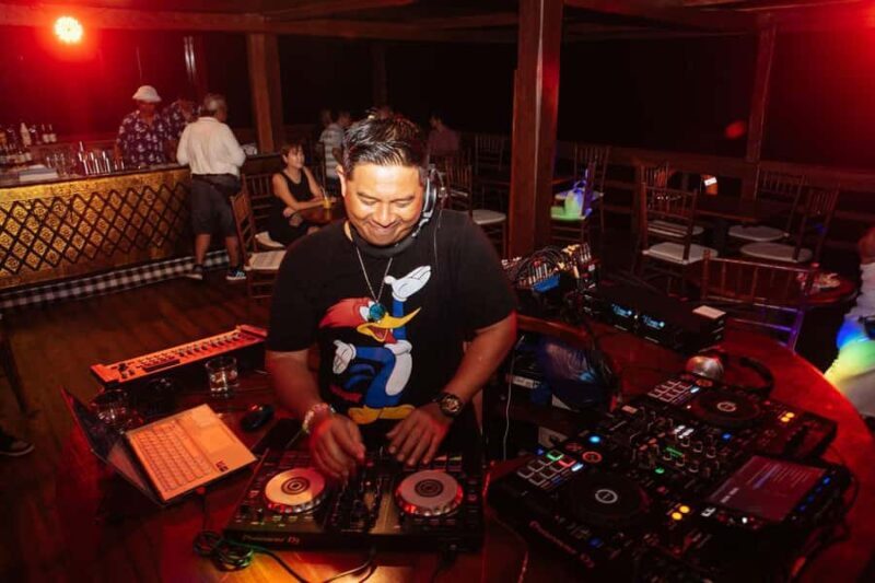 Bali: Phinisi Sunset Dinner Cruise with Entertainment - FAQs