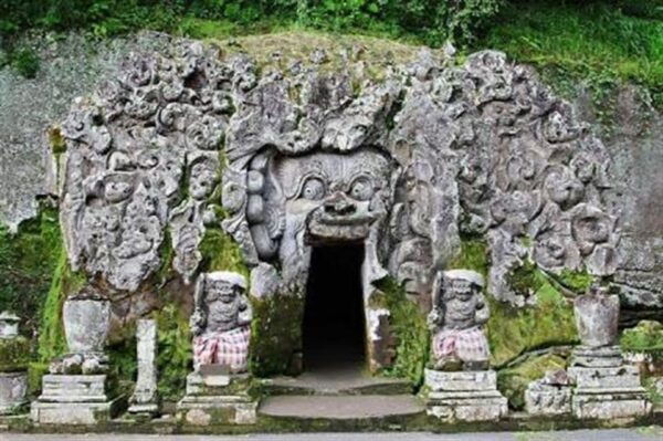 Bali: Sacred Temples and Sunset Private Tour - Sunset Experience at Tanah Lot