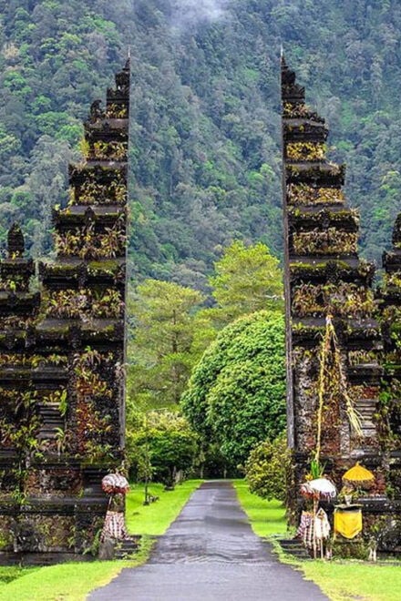 Bali: Sekumpul Waterfall, Twin Lakes, and Ulun Danu Tour - Experience Features