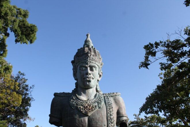 Bali: South Coast Uluwatu, Tanah Lot, and Jimbaran Day Trip - Review Summary