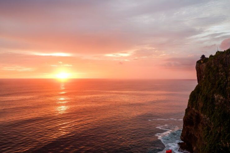 Bali Sunset: Uluwatu Temple, Kecak Dance and Jimbaran Bay - Experience the Sunset at Uluwatu Temple