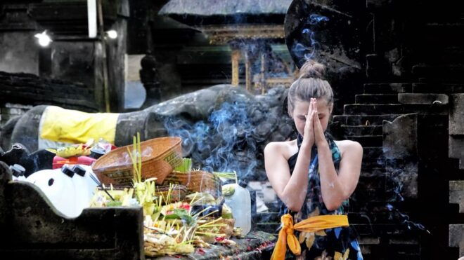 Bali: Tarot, Oracle Reading, and Cleansing Tirta Empul Trip - Tarot and Oracle Card Reading Session
