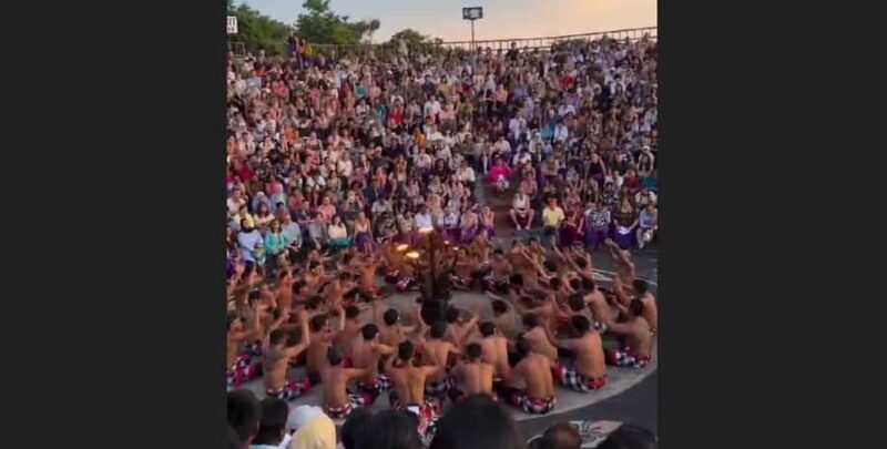 Bali: Tour Uluwatu Tample, Tanah lot Tample, Tanah Barak - An Overview of the Tour Experience