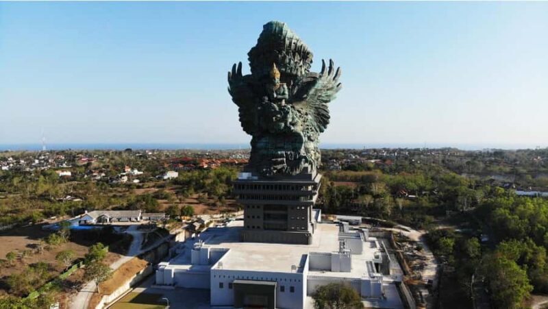 Bali: Turtle Conservation, GWK, Melasti Beach & Uluwatu - Uluwatu Temple: Sunset and Spiritual Atmosphere