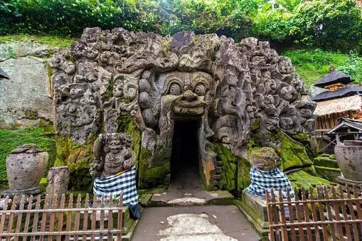 Bali Ubud Palace & Tirta Empul Private Full-Day Tour - Tirta Empul: sacred springs and temple details