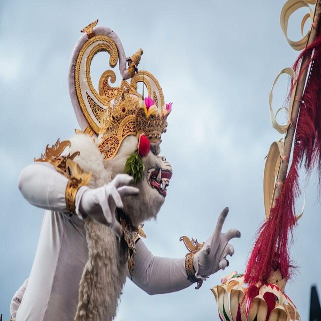Bali : Uluwatu Temple and Kecak Fire Dance Private Tour - Tour Experience