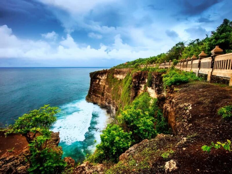 Bali: Uluwatu Temple, Kecak Dance, and Jimbaran Dinner Tour - Exploring Bali’s Southern Coast: The Itinerary Breakdown