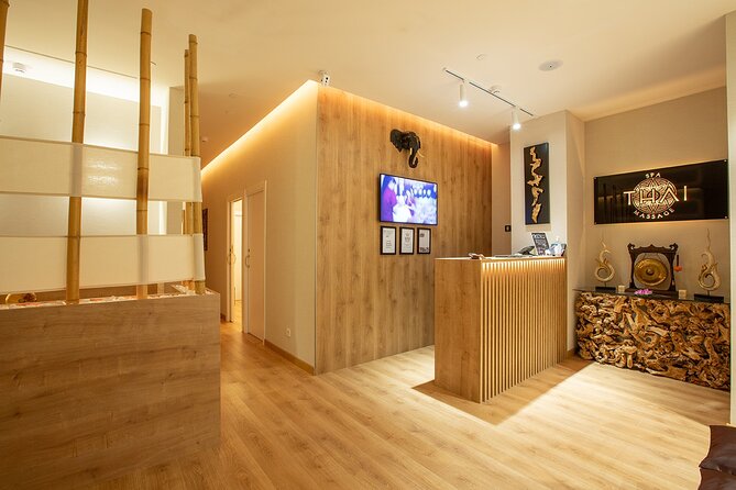 Balinese MASSAGE With Essential Oils 60 Min at THAI MASSAGE ALURA - How Essential Oils Enhance the Massage Experience