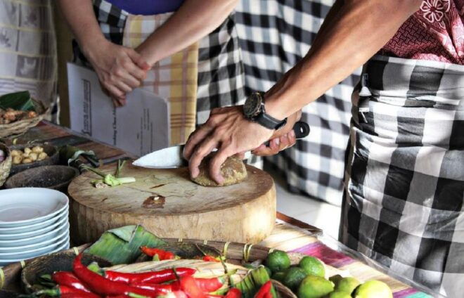 Balinese Traditional Cooking Class With Market Tour - Exploring Rice Fields and Farming Techniques