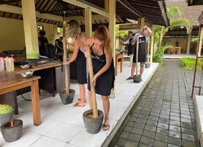 Balinese Traditional Cooking Class With Market Tour - Discovering Exotic Fruits, Herbs, and Spices
