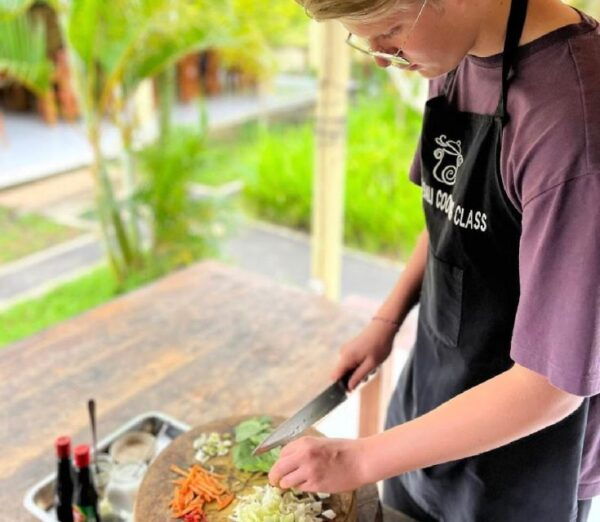 Balinese Traditional Cooking Class With Market Tour - Sharing Balinese Culture and Cuisine With a Local Family