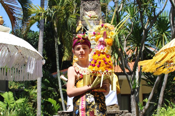 Balinese Traditional Costume - History of Balinese Traditional Costume