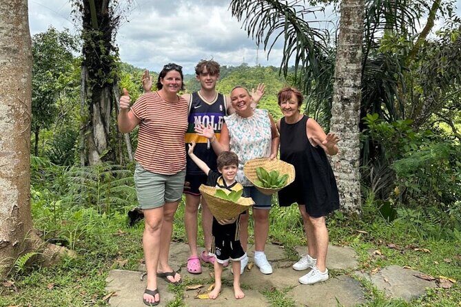 Balinese Traditional Farm Cooking Class and Market Tour - Visiting a Family Compound