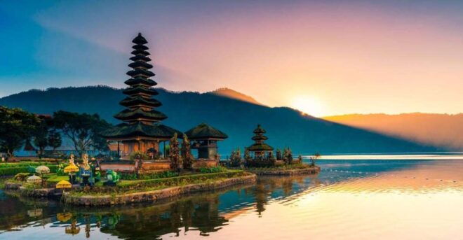 Bali's Golden Embrace: Dazzling Tanah Lot Sunset Expedition - Logistics and Communication