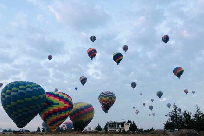 Balloon flight over Teotihuacan + Breakfast in Cueva + Transportation - The Experience in Detail