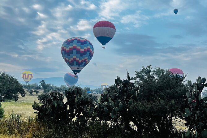 Balloon Flight With Private Transportation and Guided Tour to Teotihuacán - Breakfast With a View