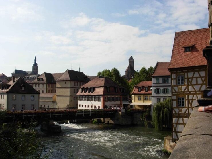 Bamberg: 1-Hour Theatrical Humor Tour With Costumed Guide - Tour Duration and Guide Details